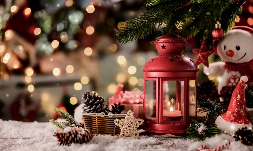 χριστουγεννιάτικη διακόσμηση σπιτιού με υπέροχο γιορτινό κλίμα